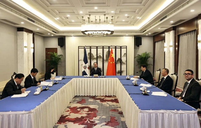 MK体育環(huán)境“助力”多米尼加清運(yùn)垃圾，毛偉明省長出席線上交接儀式
